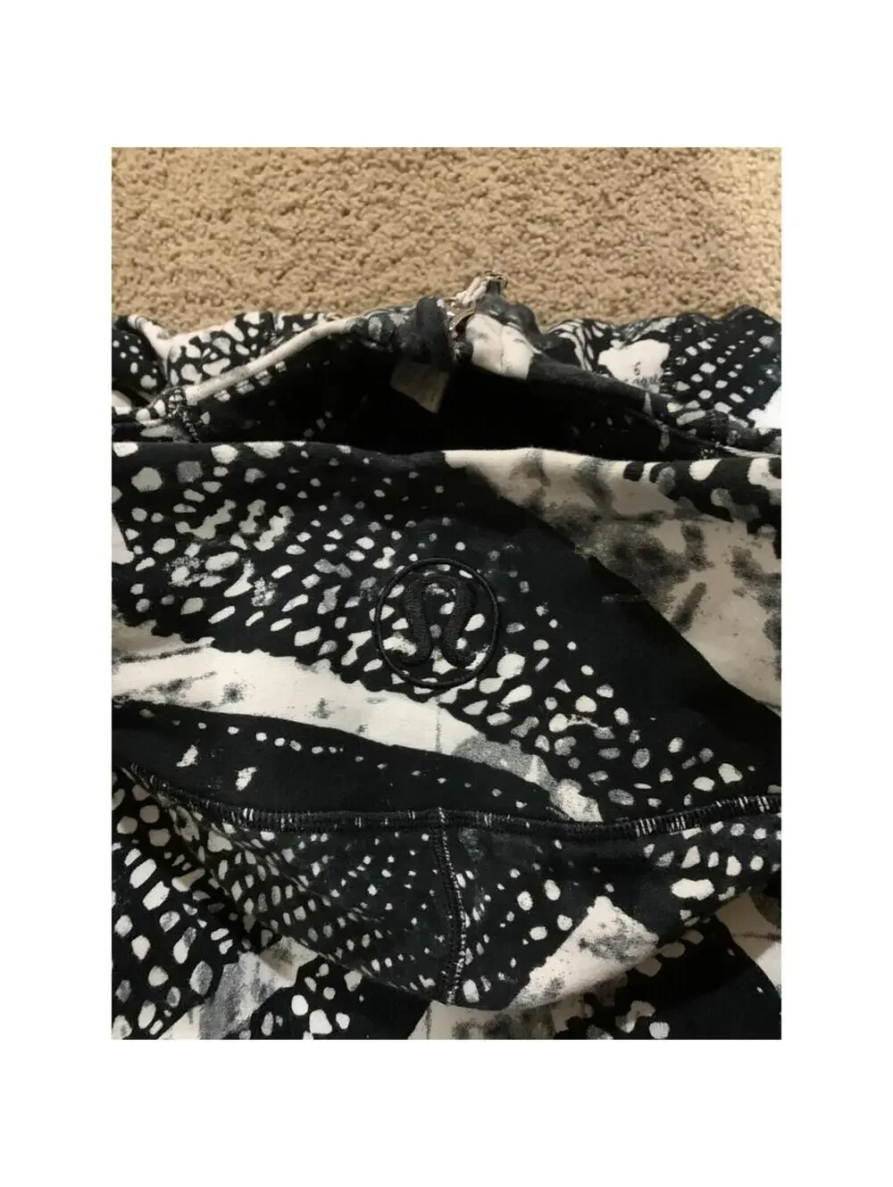Women's Lululemon scuba jacket hooded black / white size 6 zip